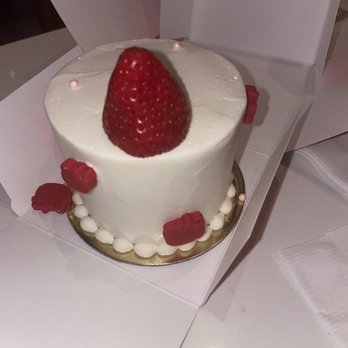 Hello Kitty Cafe - Strawberry cake - Cafes Near Me - Irvine, California