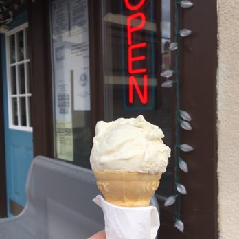 Das Ice Cream Cafe - Honey Bourbon (YES Local Bourbon) Vanilla ice cream! - Desserts Near Me - Helen, Georgia Das Ice Cream Cafe - Honey Bourbon (YES Local Bourbon) Vanilla ice cream! - Desserts Near Me - Helen, Georgia