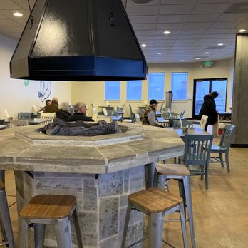Growler’s Pizza Grill - The interior - Pizza Near Me - Donnelly, Idaho
