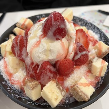 Cafe Moment - strawberry cheesecake - Desserts Near Me - Chantilly, Virginia
