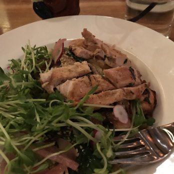 Earls Kitchen + Bar - New American Near Me - Somerville, Massachusetts