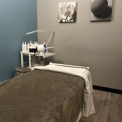 Hand & Stone Massage and Facial Spa