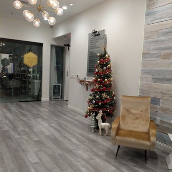 The Elegant i - Lobby of Glam Studios at Christmas - Eyelash Service Near Me - Gilbert, Arizona The Elegant i - Lobby of Glam Studios at Christmas - Eyelash Service Near Me - Gilbert, Arizona