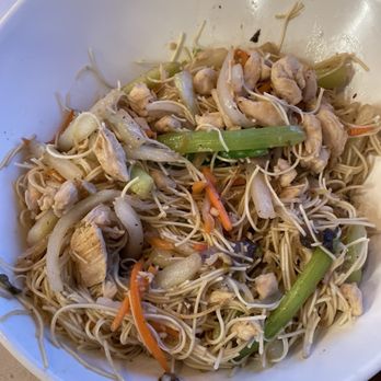 Em Que Viet - Chicken Lo Mein - Vietnamese Near Me - Saint Paul, Minnesota Em Que Viet - Chicken Lo Mein - Vietnamese Near Me - Saint Paul, Minnesota