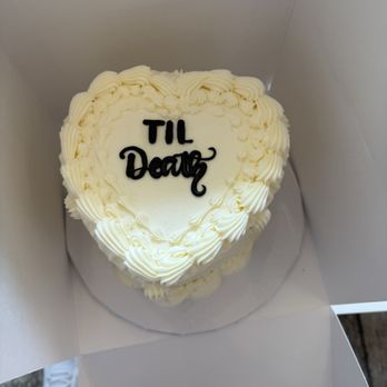 Hayley Cakes And Cookies - Cake received - Bakeries Near Me - Austin, Texas