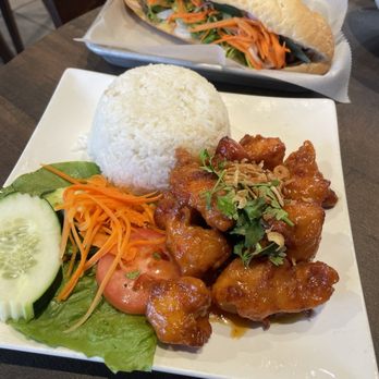 Lien's Viet Kitchen - Sweet and sour chicken ($13) -- very very sweet with a bit of orange flavor, chicken pieces were similar to the popcorn chicken. - Vietnamese Near Me - Houston, Texas