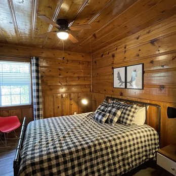 Lakewood Cabins - Vacation Rentals Near Me - Big Bear Lake, California