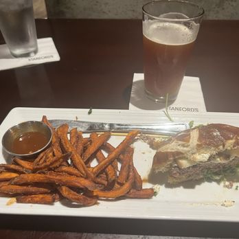 Stanford's - American Near Me - Seattle, Washington Stanford's - American Near Me - Seattle, Washington