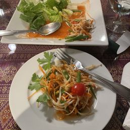 Green papaya salad (som tom)