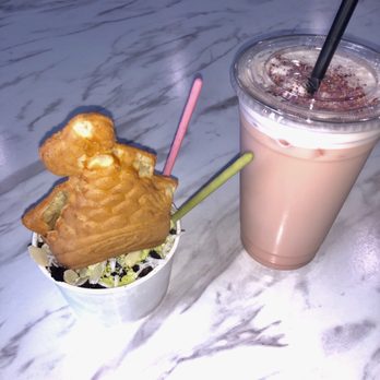 DOJA Tea Lounge - Matcha taiyaki and rose latte - Desserts Near Me - Tualatin, Oregon
