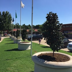 GreenPointe Shopping Center - Pretty landscaping