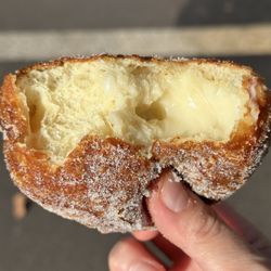 Leonard's Bakery - Custard Malasada for me! :)