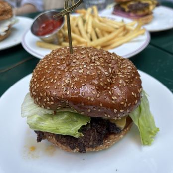 Simonette - Burger Americane - French Near Me - Culver City, California Simonette - Burger Americane - French Near Me - Culver City, California