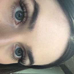 Linh did a hybrid set on my lashes!! Love them!! Linh did a hybrid set on my lashes!! Love them!!