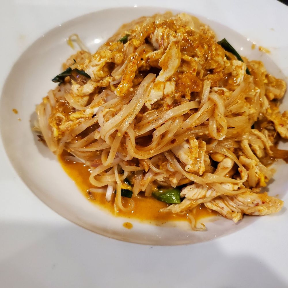Chicken curry pad thai Chicken curry pad thai