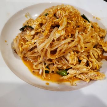 Kin.D96 - Chicken curry pad thai - Sushi Bars Near Me - Warner Robins, Georgia