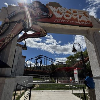 Six Flags Magic Mountain - Amusement Parks Near Me - Valencia, California