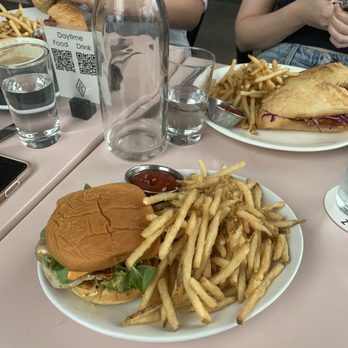Cafe Roze - Chicken sandwich - Breakfast & Brunch Near Me - Nashville, Tennessee