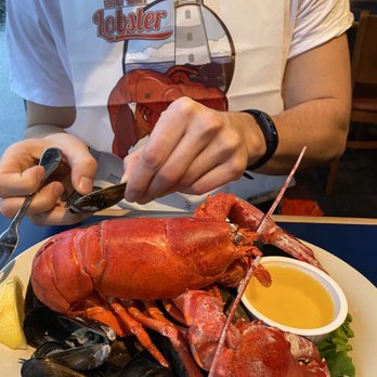 Boston Sail Loft - Single New England Lobster - Bars Near Me - Boston, Massachusetts
