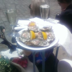 Printers & Stationers - Oysters & Prosecco al fresco -- the way to spend a Sunday afternoon.