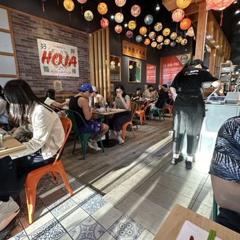 Hoja - Inside - Desserts Near Me - Markham, Ontario