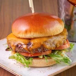 TASTE Downtown Tampa - Taste Signature Burger
Angus Steak Burger, Swiss Cheese, Sauteed Onions, Bacon, Garlic Aioli, Lettuce, Tomato, Brioche Bun