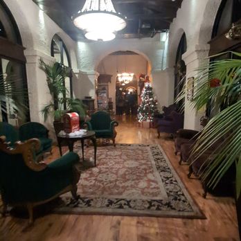 The Old Spaghetti Factory - Waiting area - Italian Near Me - Sacramento, California