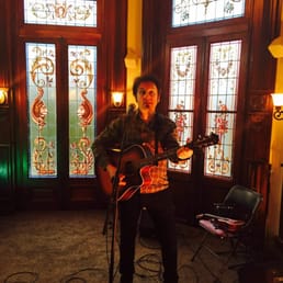 Scott Samuelson performs in an amazing musical night at the Lizzie Rose Scott Samuelson performs in an amazing musical night at the Lizzie Rose