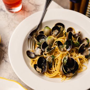 Nizza - Vongole: linguine, clams, white wine, lemon, butter, breadcrumbs - Italian Near Me - New York, New York Nizza - Vongole: linguine, clams, white wine, lemon, butter, breadcrumbs - Italian Near Me - New York, New York