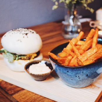FIN - Bao Burger mit Süßkartoffel pommes - Vietnamese Near Me - Nuremberg, BY FIN - Bao Burger mit Süßkartoffel pommes - Vietnamese Near Me - Nuremberg, BY