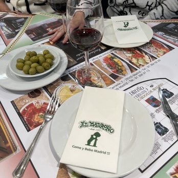 El Madroño - Bars Near Me - Madrid, M
