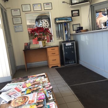 Hillerich's Car Care - Small but comfortable waiting area with conplimentary beverages for waiting customers. - Tires Near Me - Glenview, Illinois Hillerich's Car Care - Small but comfortable waiting area with conplimentary beverages for waiting customers. - Tires Near Me - Glenview, Illinois