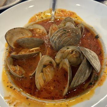 Randazzo's Clam Bar - Zuppa di clams - Seafood Near Me - Brooklyn, New York