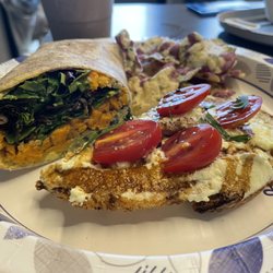 Zen & Juice - Warrior Wrap, Ganesha toast, veggie crisps (come with the wrap).
