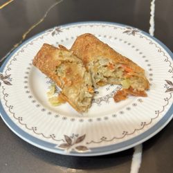 Pandacorn Cafe - Egg roll with indistinguishable content.