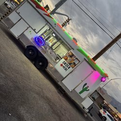 Top Shawarma - The place of the food truck.