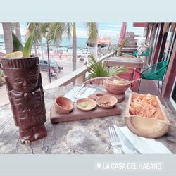 La Casa del Habano - Tiki drink and their house salsa with chips.