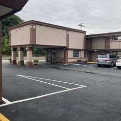 Super 8 by Wyndham Greensburg - Outside of office.