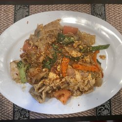 Tup Tim Thai Restaurant - drunken noodles (medium spicy)
