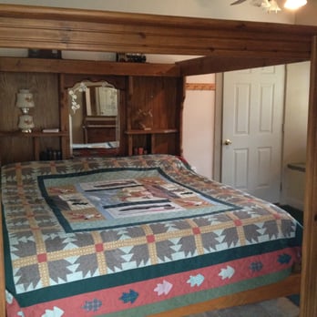 Service Creek Resort - The Condon Room, huge bed - Rafting/Kayaking Near Me - Fossil, Oregon Service Creek Resort - The Condon Room, huge bed - Rafting/Kayaking Near Me - Fossil, Oregon