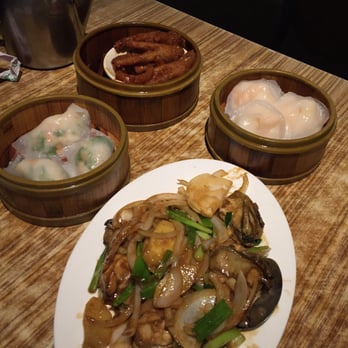 Jade Garden - Shrimp bao, chicken feet, garlic oyster. - Dim Sum Near Me - Seattle, Washington Jade Garden - Shrimp bao, chicken feet, garlic oyster. - Dim Sum Near Me - Seattle, Washington