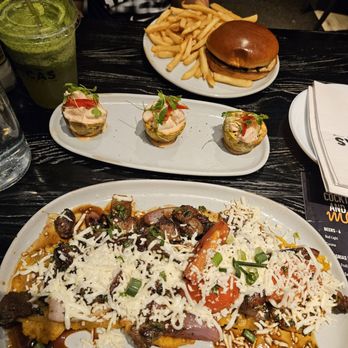 Bocas Grill Orlando - Lomo tostones, shrimp cups, kids burger, mint lemonade - Latin American Near Me - Orlando, Florida