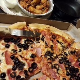 Medium Cheese Pizza and 10 Wings Special
