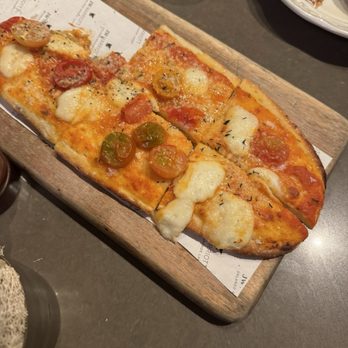 Whisper Creek Farm: The Kitchen - Mediocre margarita flatbread - Comfort Food Near Me - Orlando, Florida Whisper Creek Farm: The Kitchen - Mediocre margarita flatbread - Comfort Food Near Me - Orlando, Florida