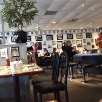 Michael's Cafe - Marilyn Monroe is everywhere! - American Near Me - Cathedral City, California