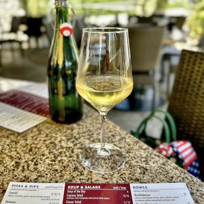 Yanni's Bar & Grill by null