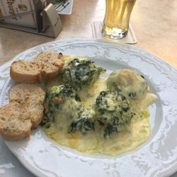 Dalmacija - Stuffed mushrooms! Sooooo friggin AhhhhMAZING!
