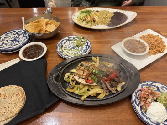 Cantina Laredo by null