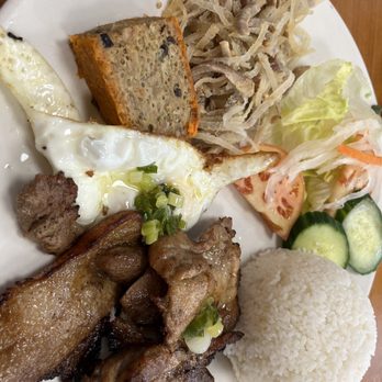 Huong Que - Vietnamese Near Me - Boston, Massachusetts