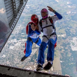 Skydive Ratings - Casa exit during the AFF Instructor course. This picture was the cover of "the Parachutist" USPA's monthly magazine